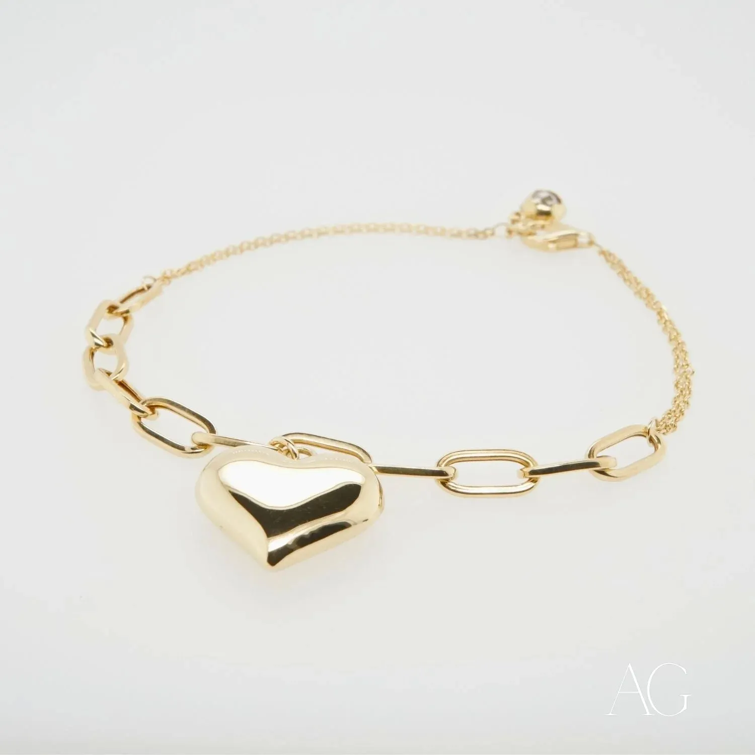 Art Gold Jewelry’s Heart Bracelet: A Symbol of Love