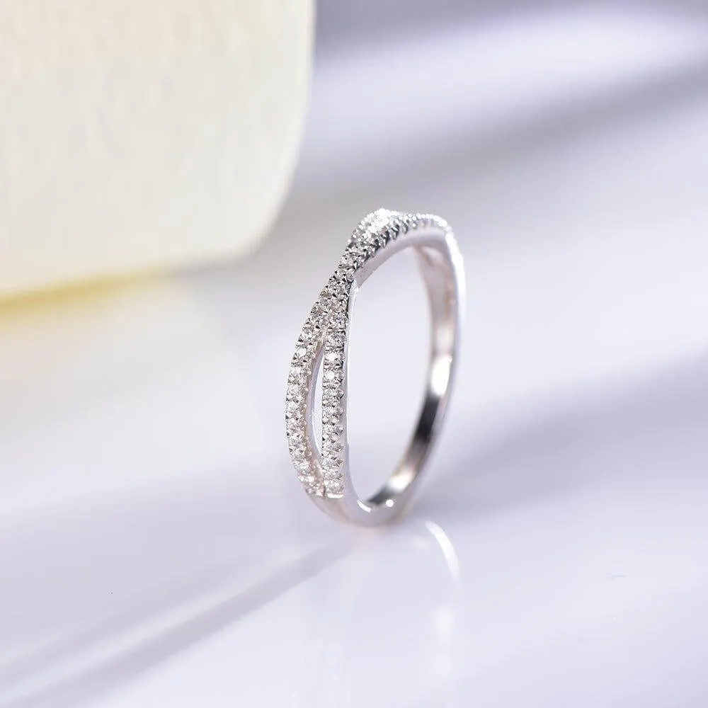 Criss Cross Round Cut Fine Women Band Ring