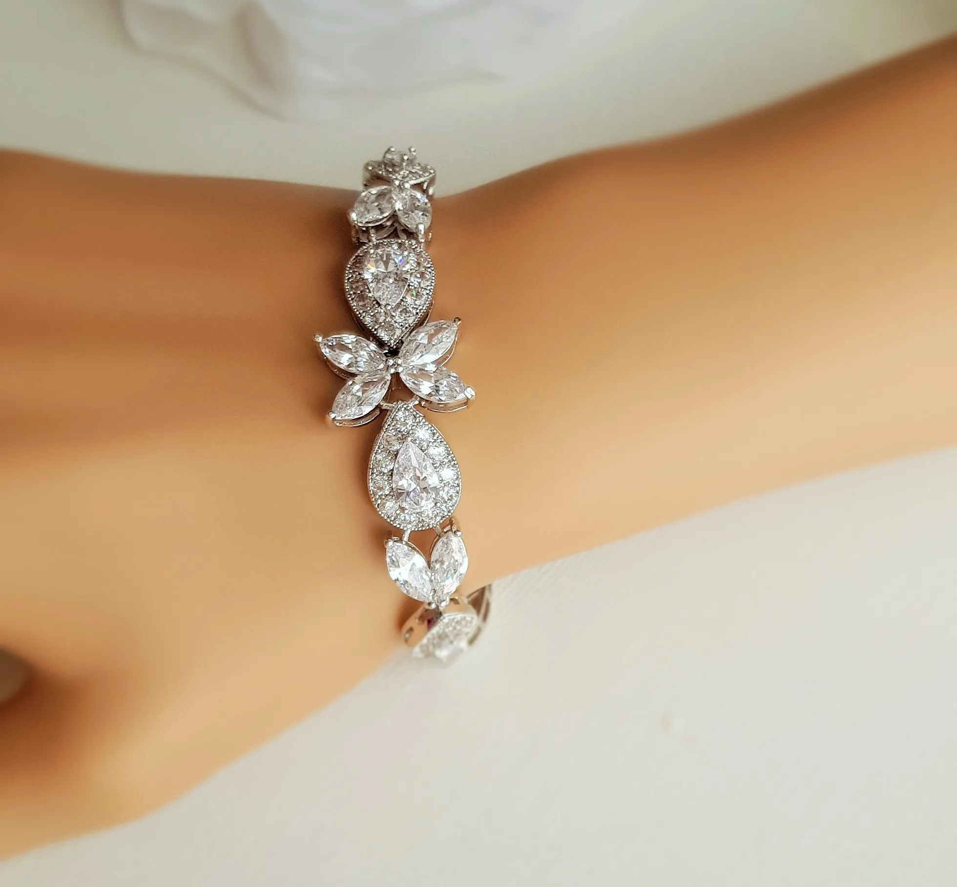 Flower & Teardrop Bridal Bracelet-Anemone