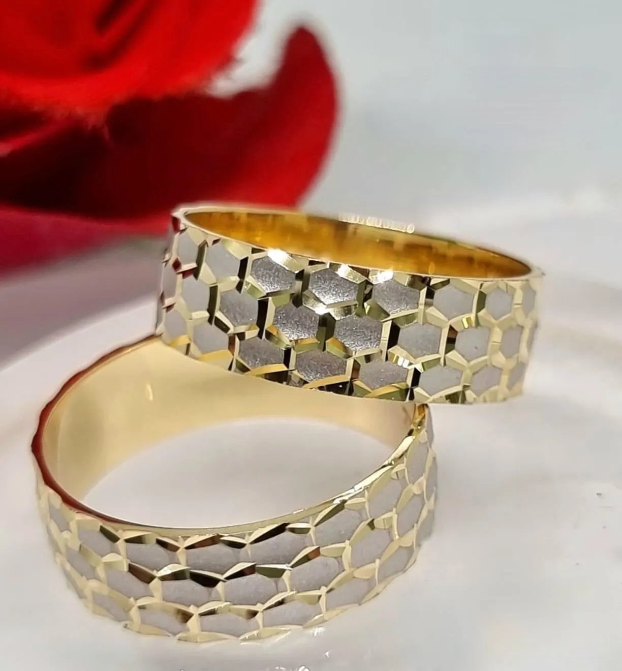 HONEYCOMB 18K Gold Wedding Rings