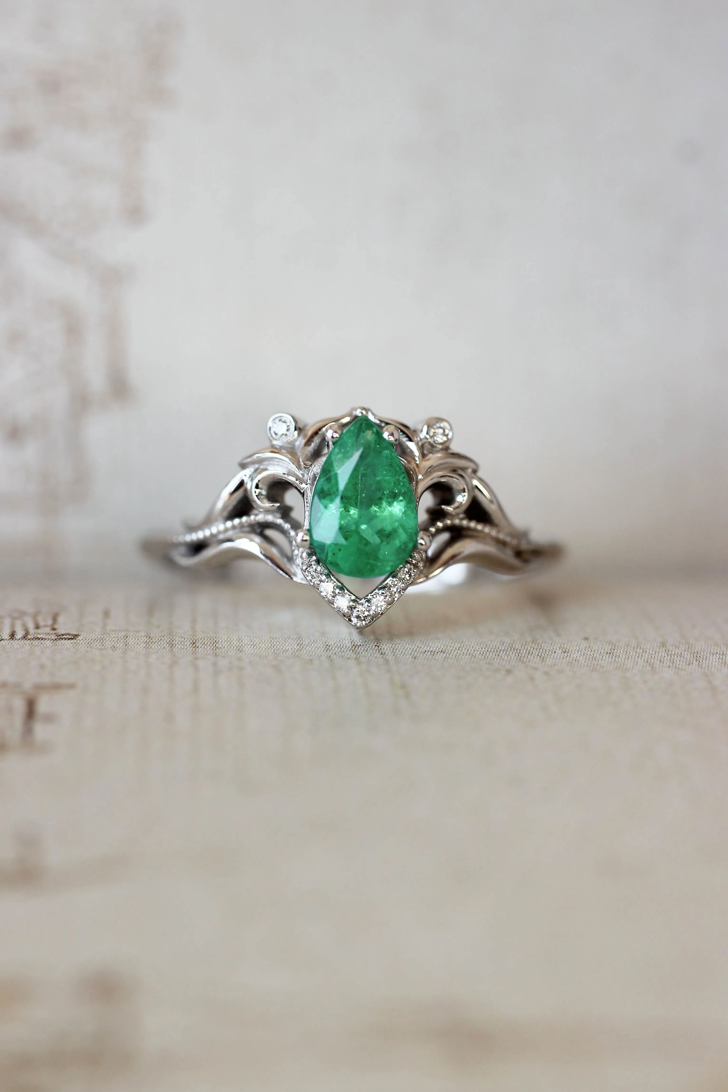 Natural emerald and diamonds engagement ring / Lida small