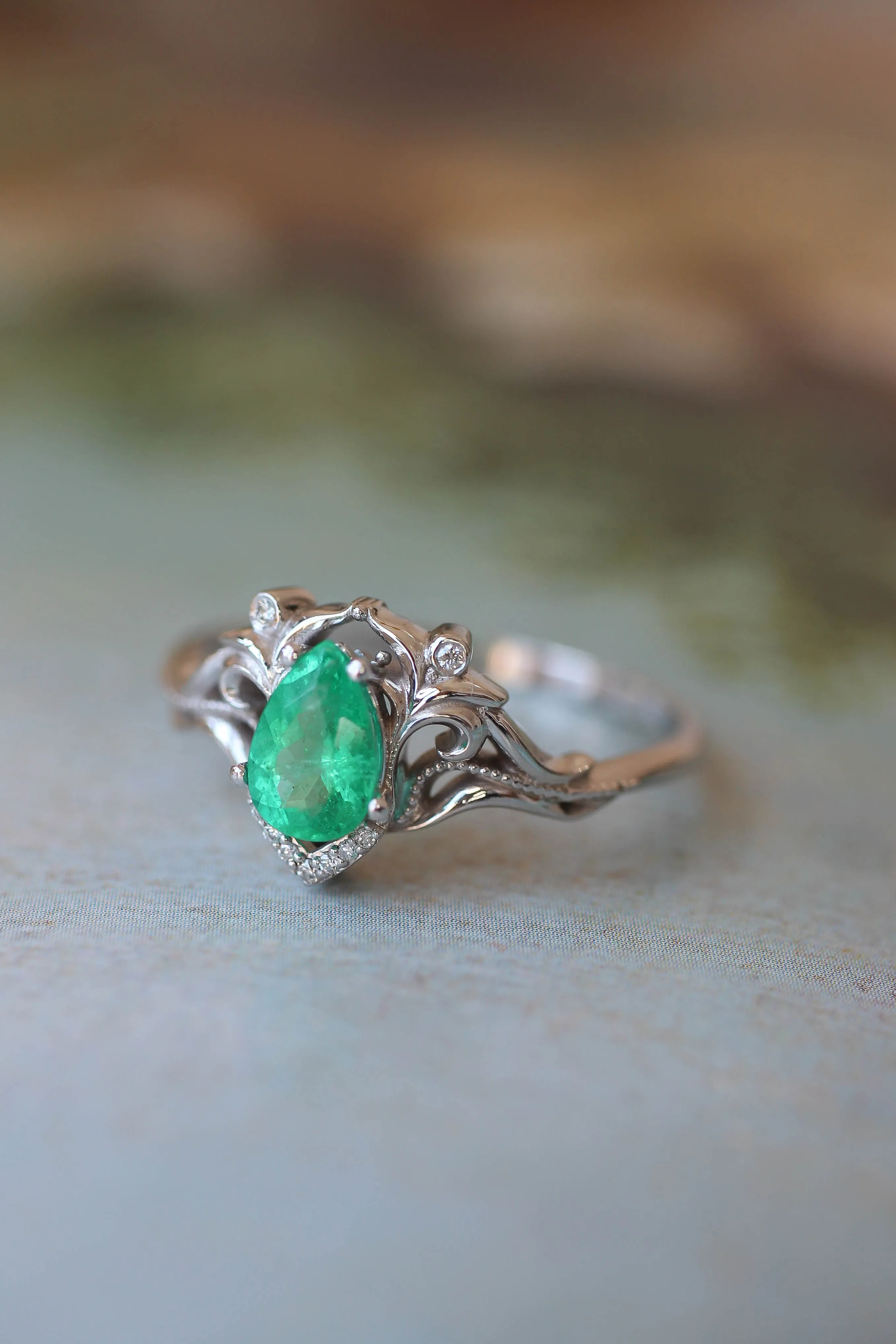 Natural emerald and diamonds engagement ring / Lida small