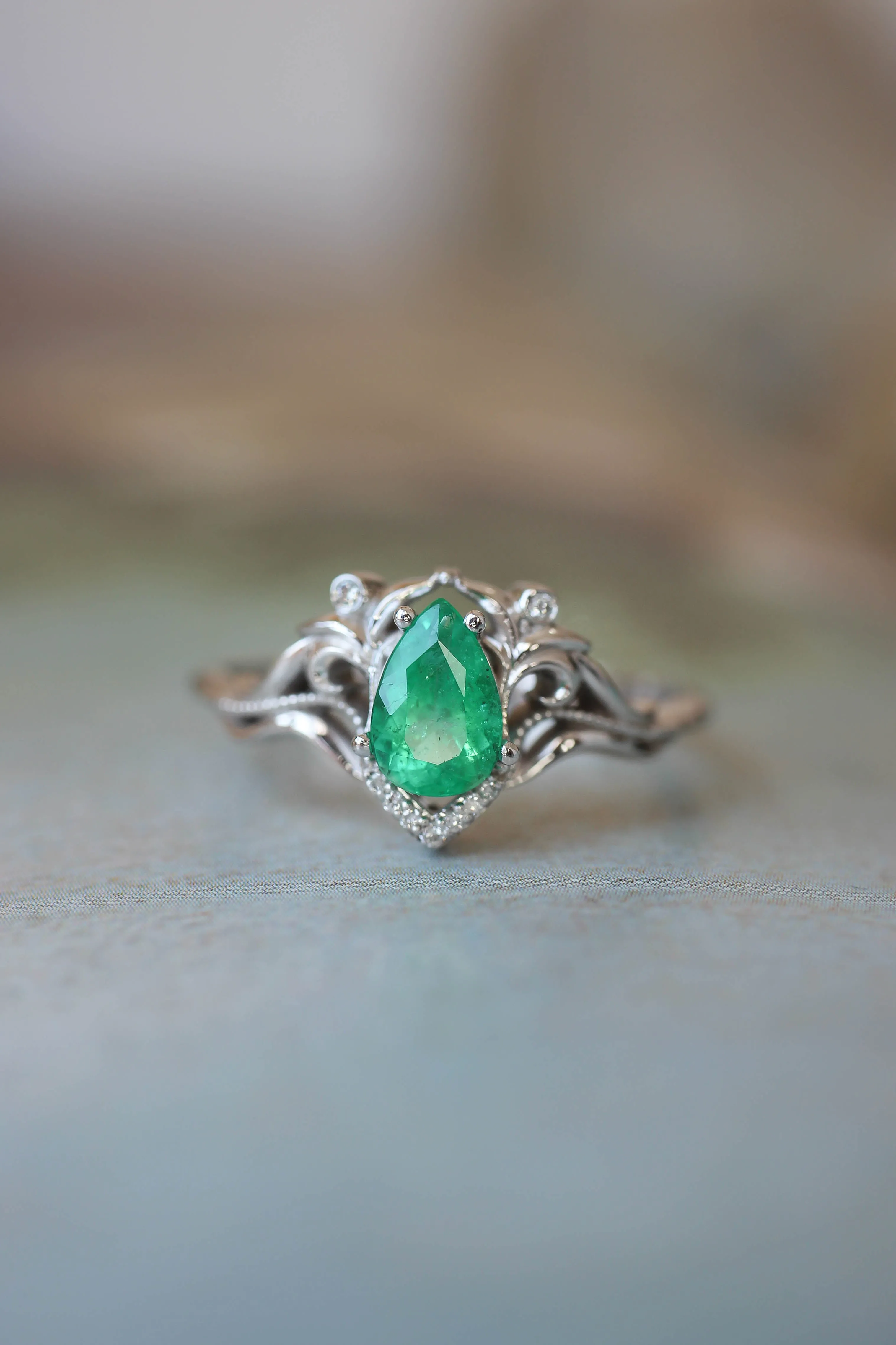 Natural emerald and diamonds engagement ring / Lida small