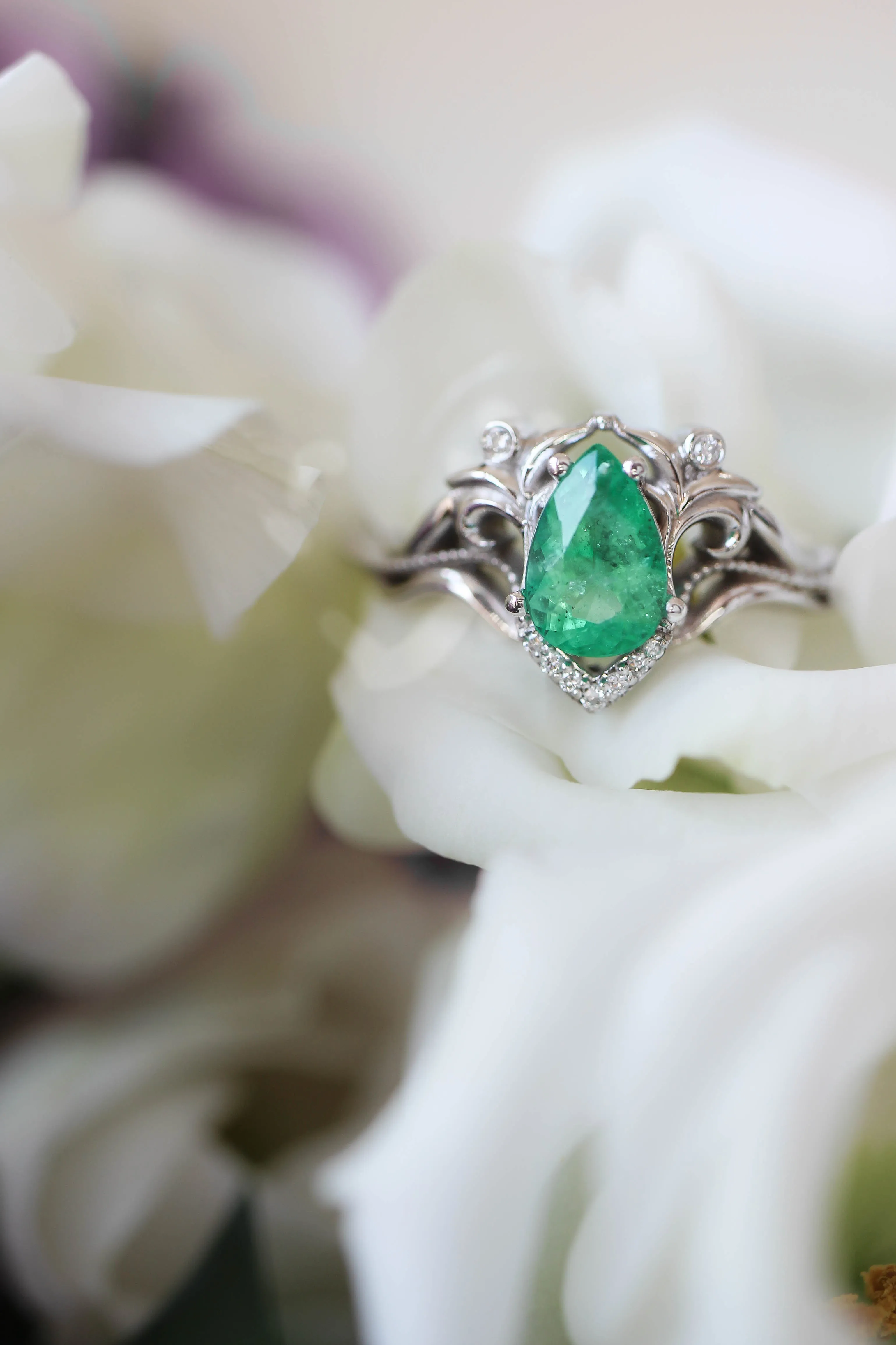 Natural emerald and diamonds engagement ring / Lida small