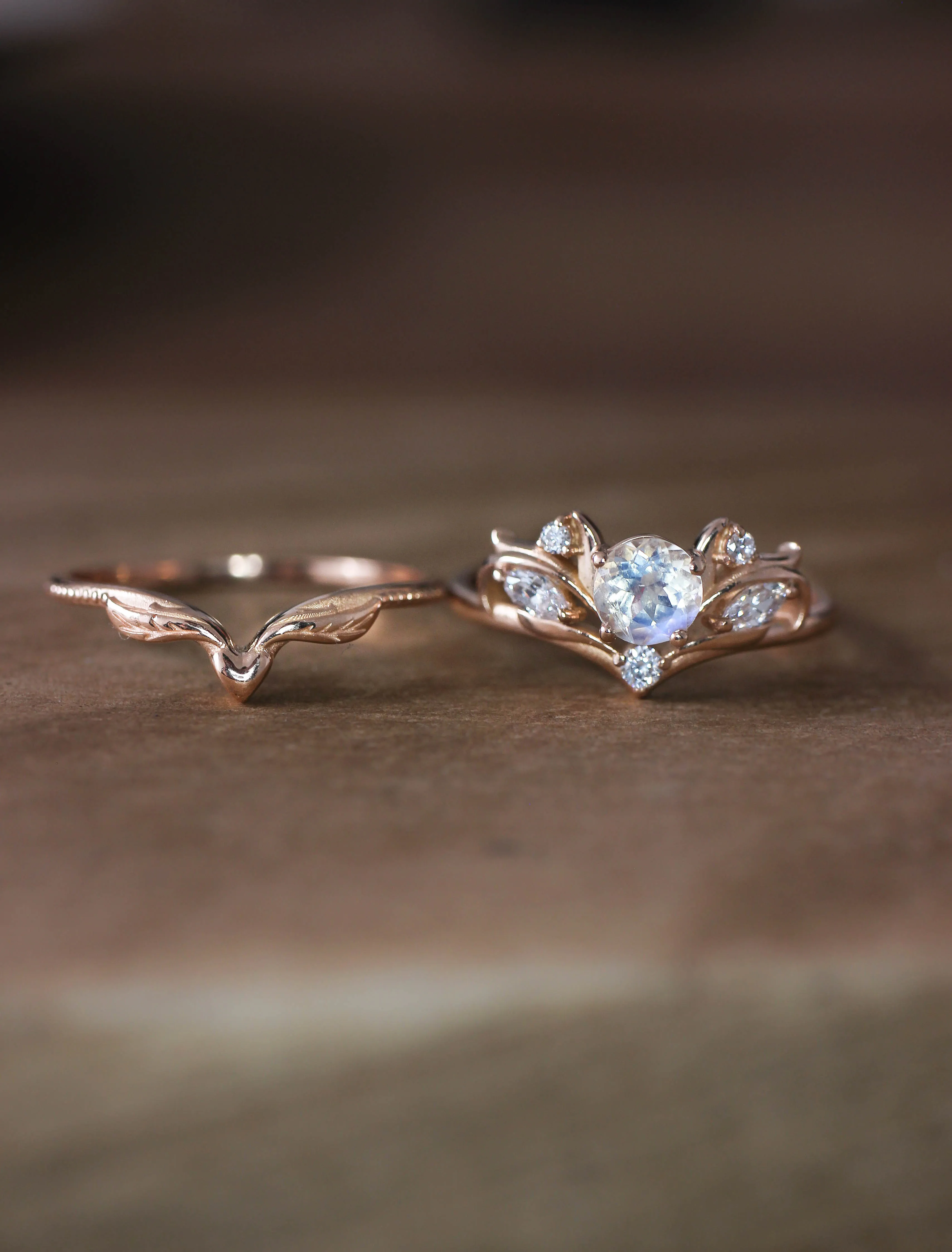 Swanlake | engagement ring setting for 5 mm round cut gemstone