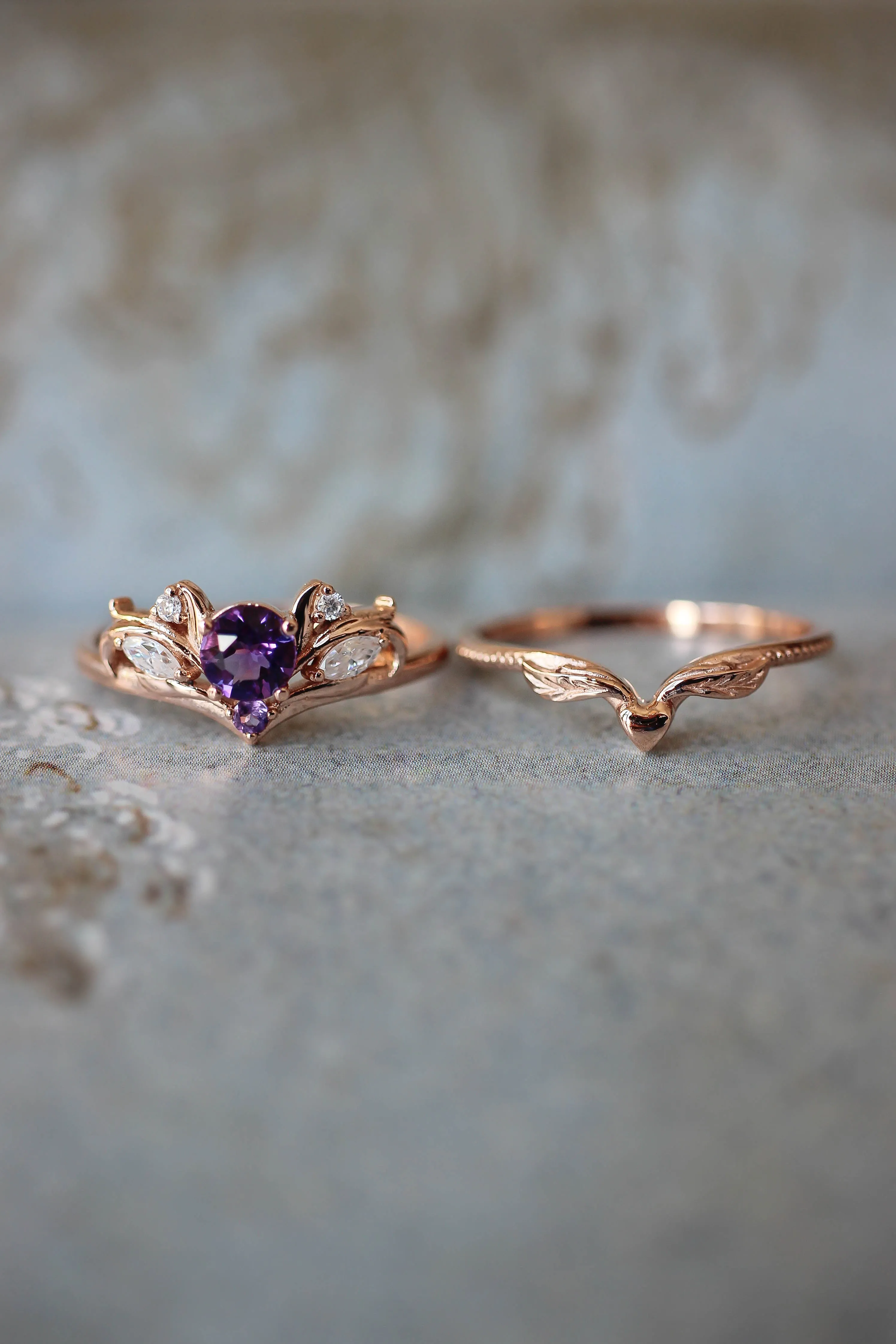 Swanlake | engagement ring setting for 5 mm round cut gemstone