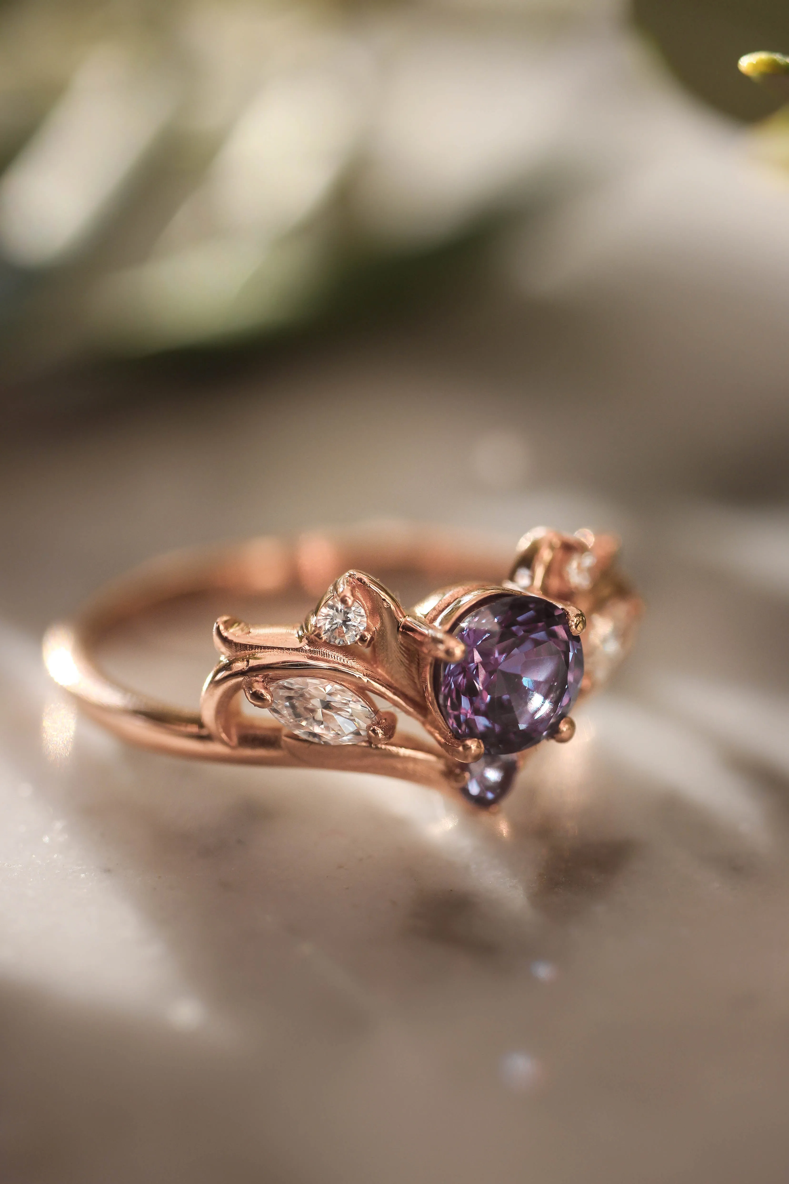 Swanlake | engagement ring setting for 5 mm round cut gemstone