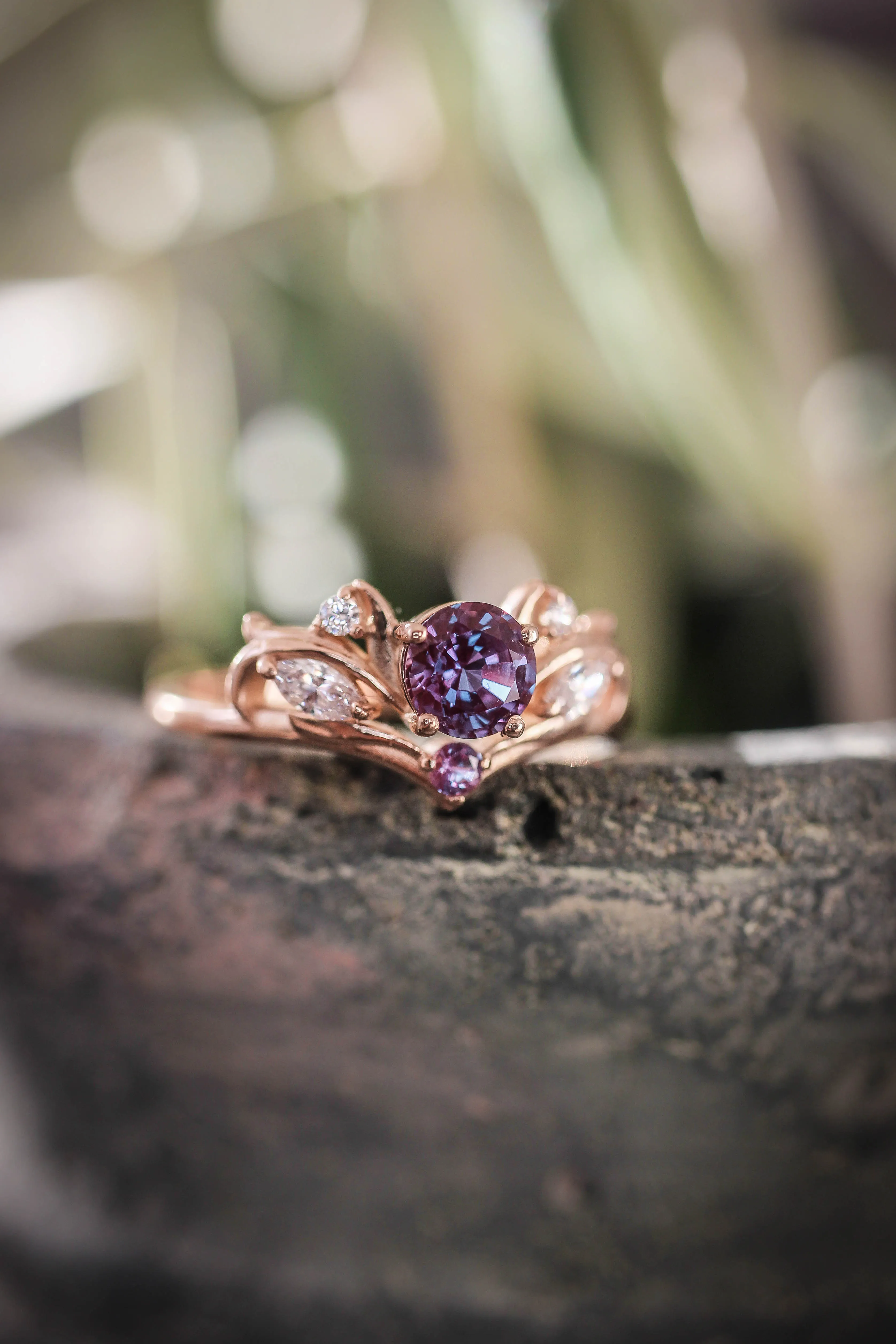 Swanlake | engagement ring setting for 5 mm round cut gemstone