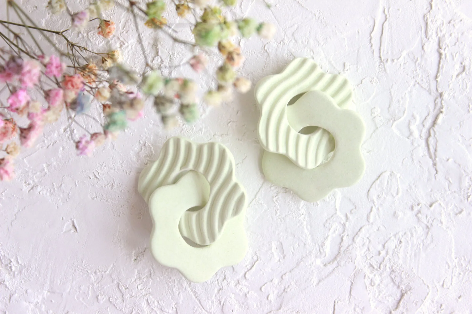 Wavy Striped 6-Sided Flower Link Earrings