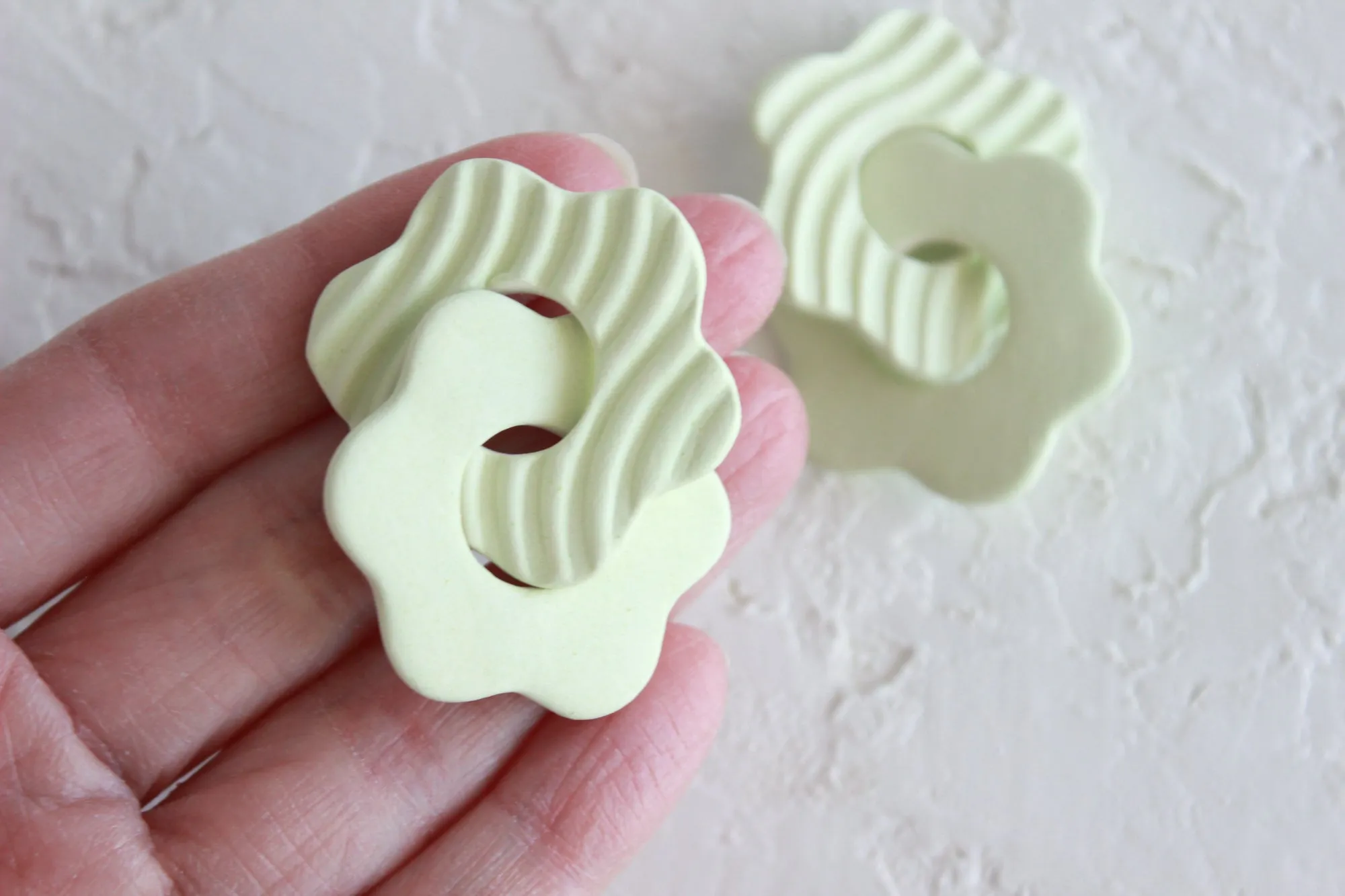 Wavy Striped 6-Sided Flower Link Earrings